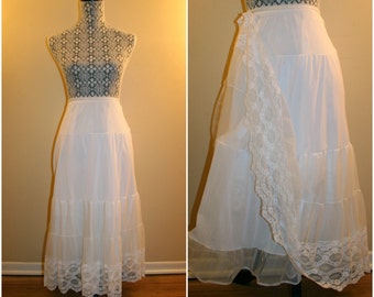 1950's White Lace Lorraine Perfect Fitting Petticoat