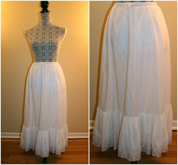 1950's Saks Fifth Avenue White and Tea Embroidered