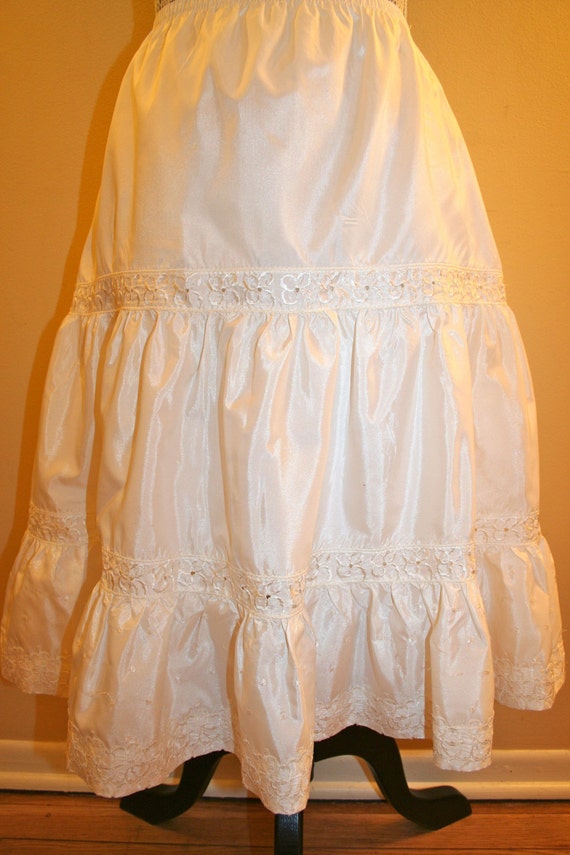 1950's White Val Mode Flower and Polka Dot Pettico