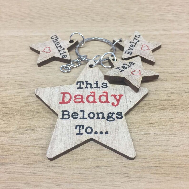 This Daddy Belongs To Keyring Personalised Fathers Day Gifts for Dad Grandad Mummy Grandpa Present Custom Family Children/'s Name Decoration