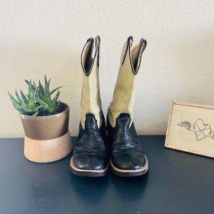 Vintage cowboy boots, cream, black