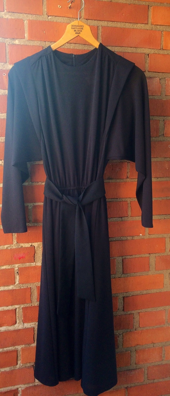 Black vintage dress, 1980s, long, long sleeves, be