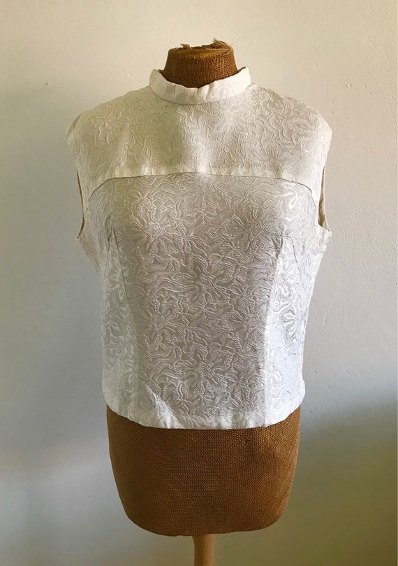 Ladies vintage top,  white sleeveless shirt, 1940… - image 4