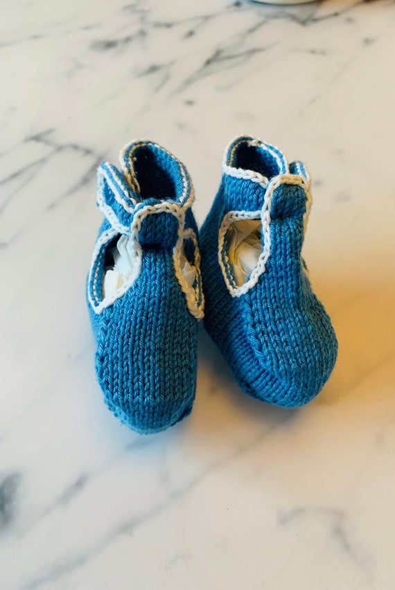 Vintage baby booties, blue hand knit crib shoes