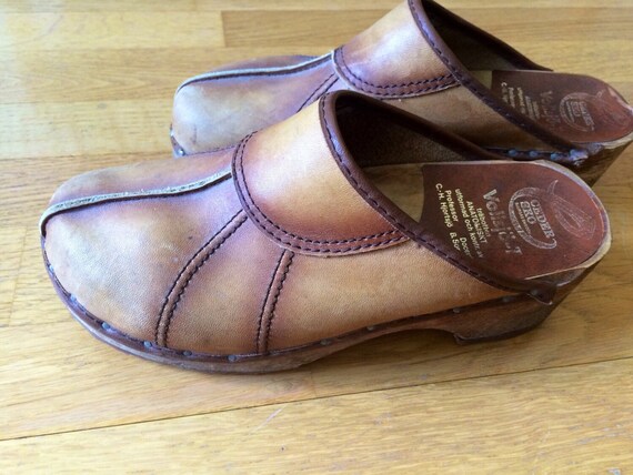ladies leather clogs