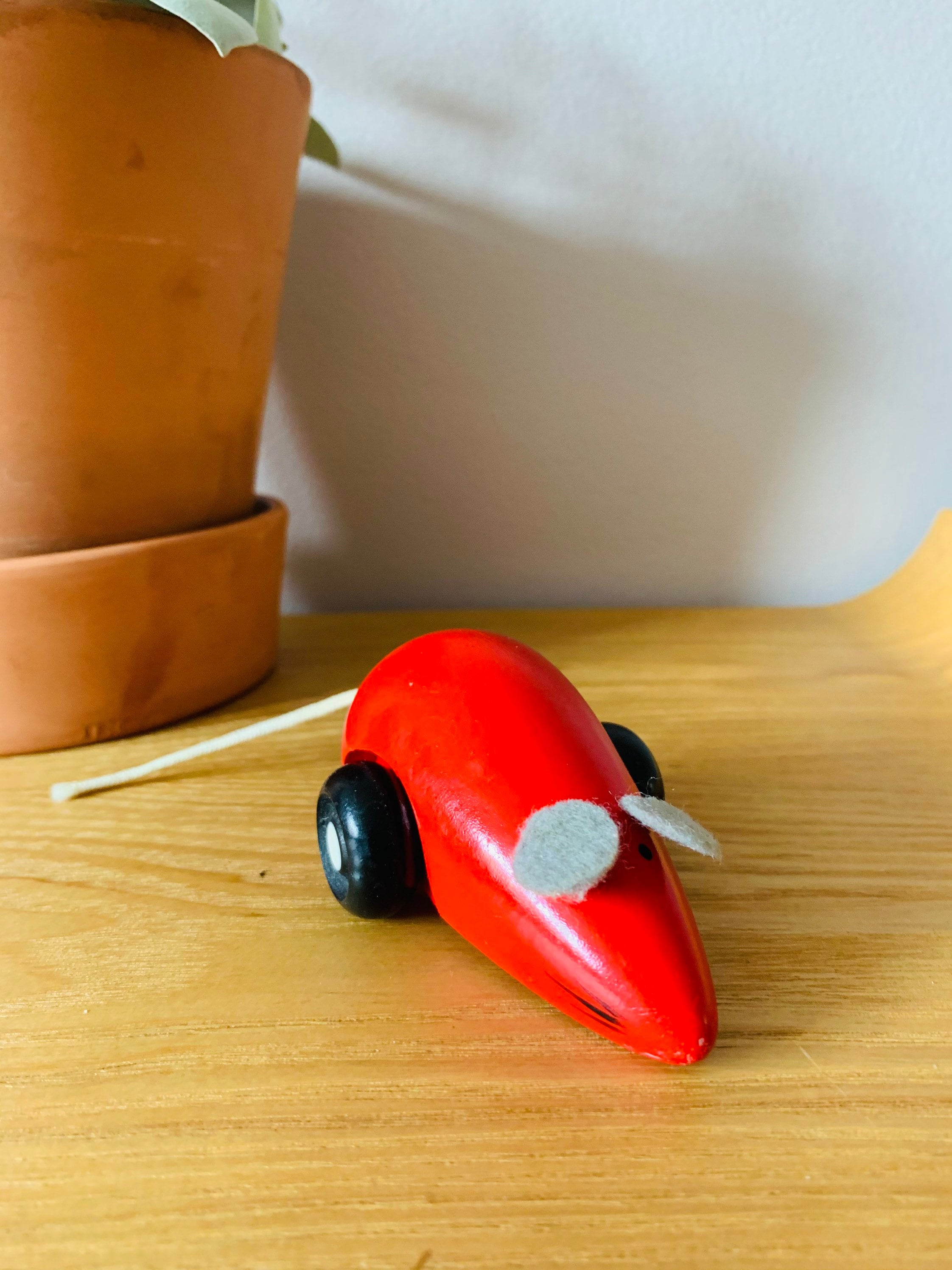 Souris en bois vintage, jouet, rouge, visage peint à la main, décor de pépinière - France