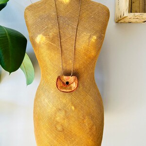 Cartera de cuello vintage, flores, piel marrón natural, boho chic