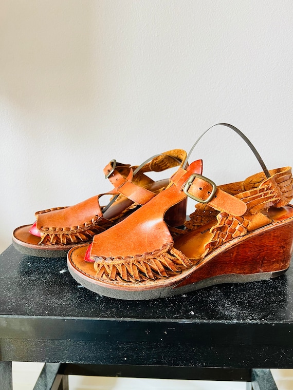 Ladies vintage leather sandals / wedges, huarache… - image 2