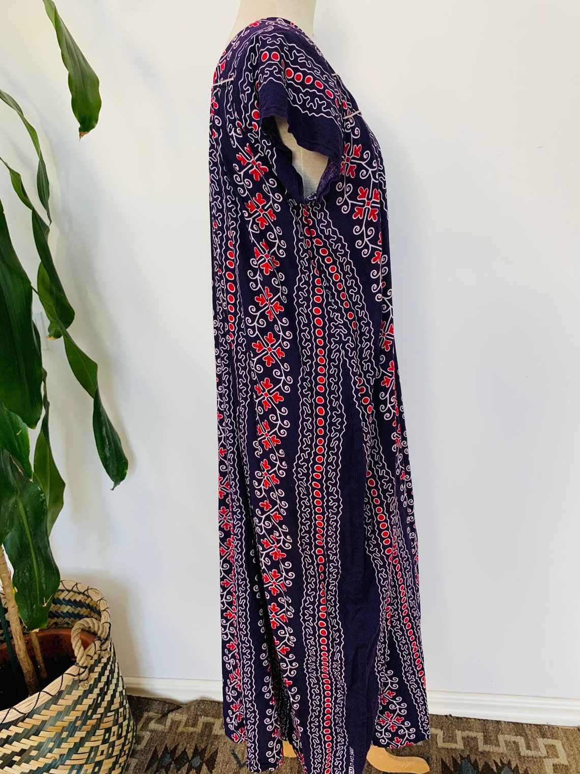 Vintage house dress / moo moo in a purple print cotton Etsy