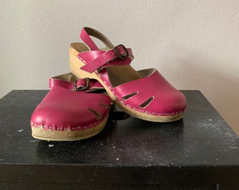 Vintage girls clogs, pink leather, wooden soles