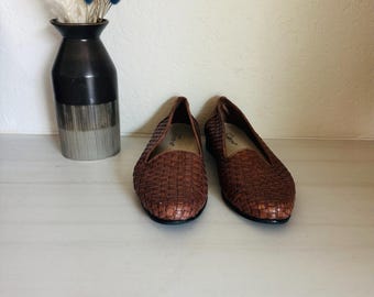 Ladies vintage shoes, woven flats, leather