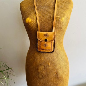 Bolso de cuero vintage / bolsa / billetera de cuello, con herramientas
