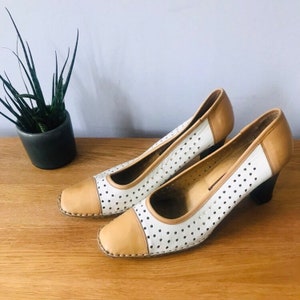 Vintage leather heels, Andrew Geller, white yellow, shoes/pumps