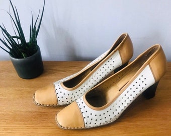 Vintage leather heels, Andrew Geller, white yellow, shoes/pumps