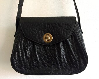 Black vintage purse in leather— shoukder bag, textured, structured, chic, dark Victorian