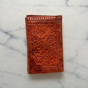 Cartera de cuero vintage, marrón, diseño labrado, boho, folk, étnico