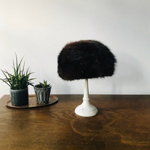 Ladies fur hat, vintage, Cossack / pillbox / winter hat