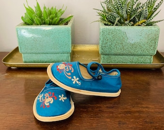 Vintage baby shoes / Mary James, chinoiserie, blue