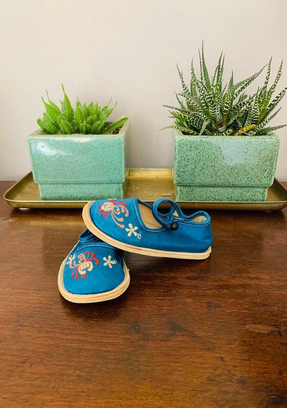 Vintage baby shoes / Mary James, chinoiserie, blue