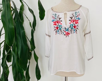 Ladies vintage blouse / top, embroidered flowers, peasant, hippie, boho