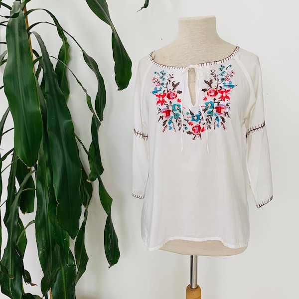 Ladies vintage blouse / top, embroidered flowers, peasant, hippie, boho