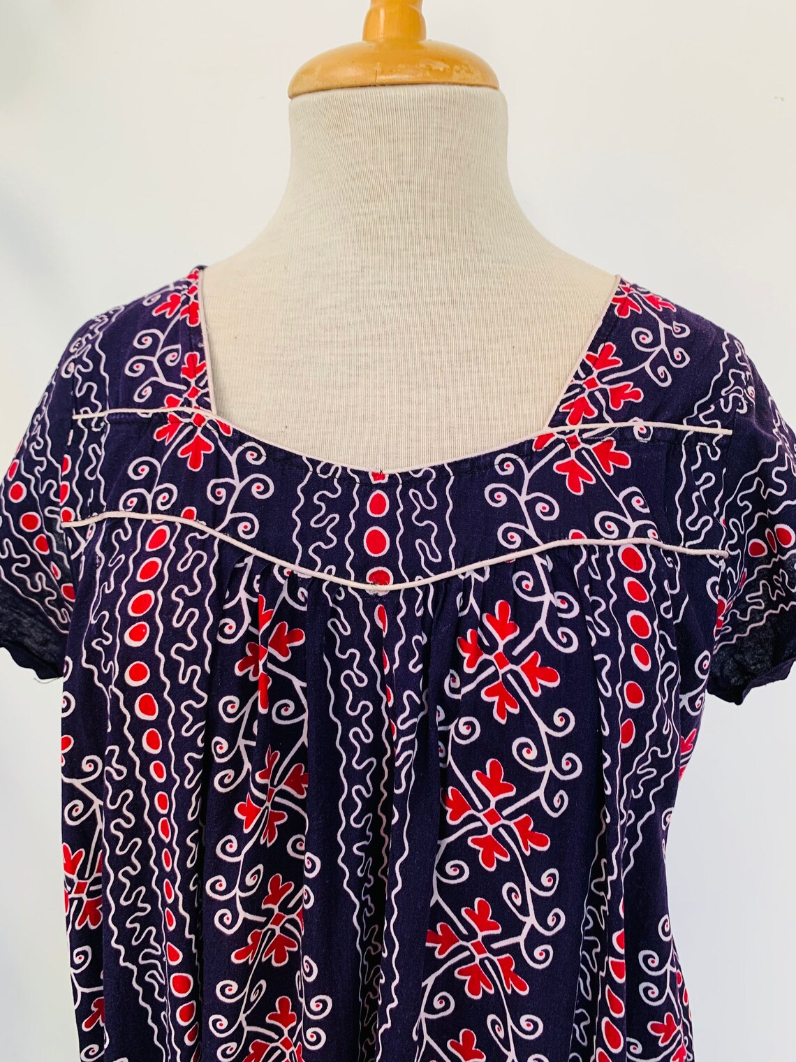 Vintage house dress / moo moo in a purple print cotton Etsy