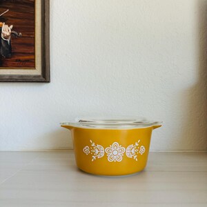 Vintage Pyrex baking dish / casserole dish, Butterfly