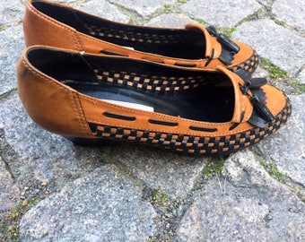 Ladies vintage loafers / shoes / flats, woven leather, black tan