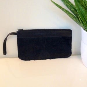 Clutch negro vintage, muñequera/billetera de piel de pelo de pony