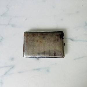 Pitillera vintage, metal plateado, con bisagras, tarjetas de visita, billetera