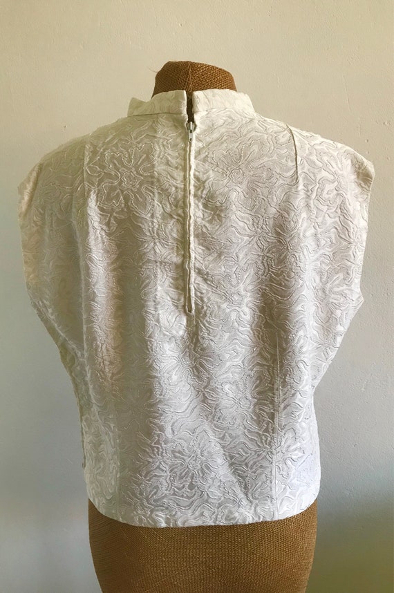 Ladies vintage top,  white sleeveless shirt, 1940… - image 9