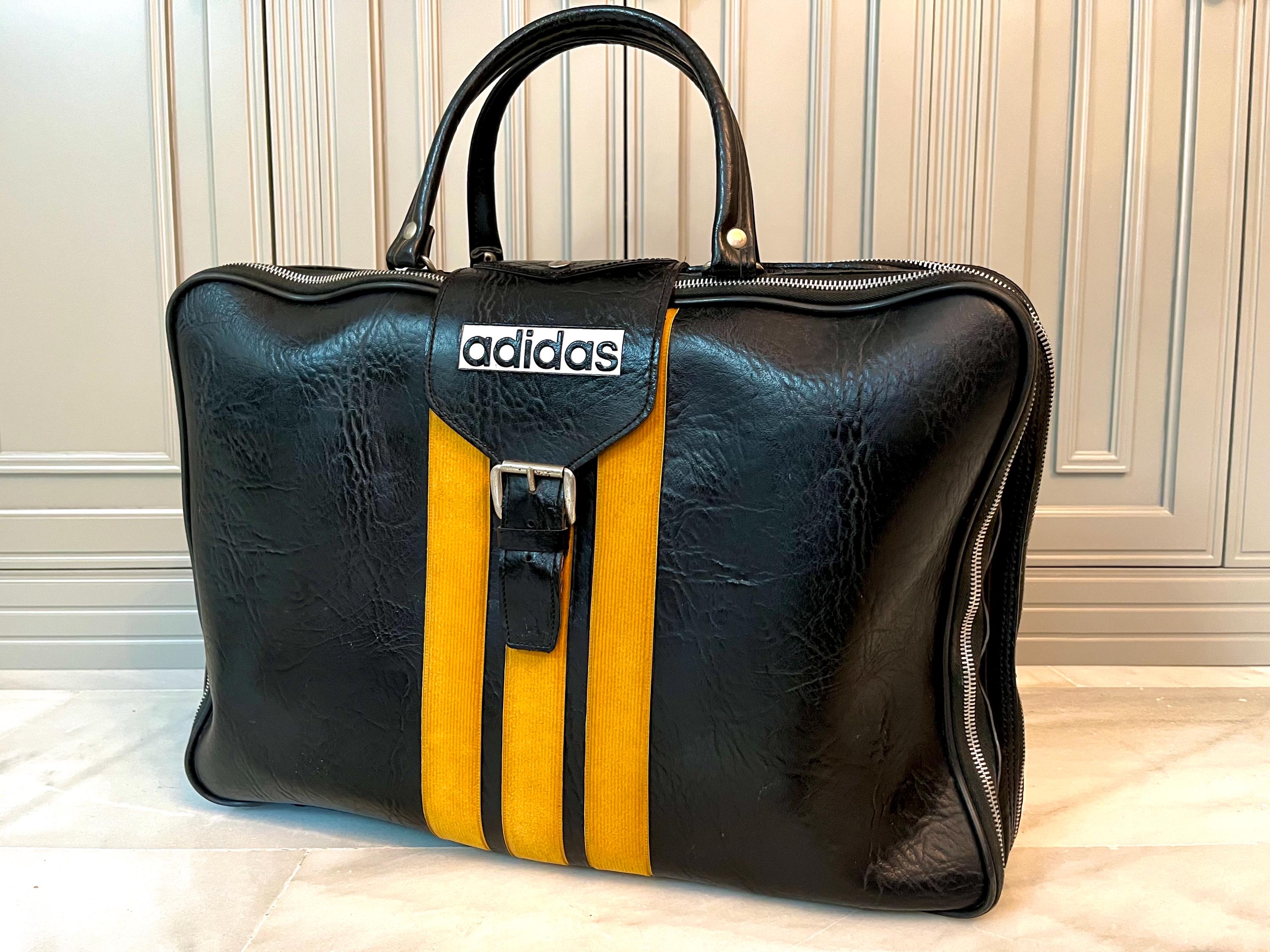 専用。adidas ヴィンテージバッグ　ブラック×イエロー 素晴らしい60年代のアディダスオリジナルスポーツバッグ