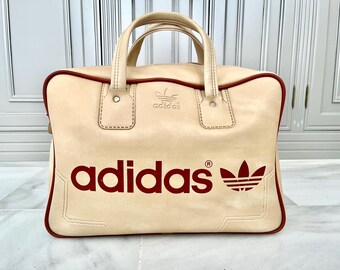 RARÍSSIMA!! Bolsa Adidas vintage autêntica dos anos 70, ideal para viagens, academia, peça única e exclusiva, nunca usada, retrô, bege e vermelha, perfeita para colecionadores. Ideal para fotos.