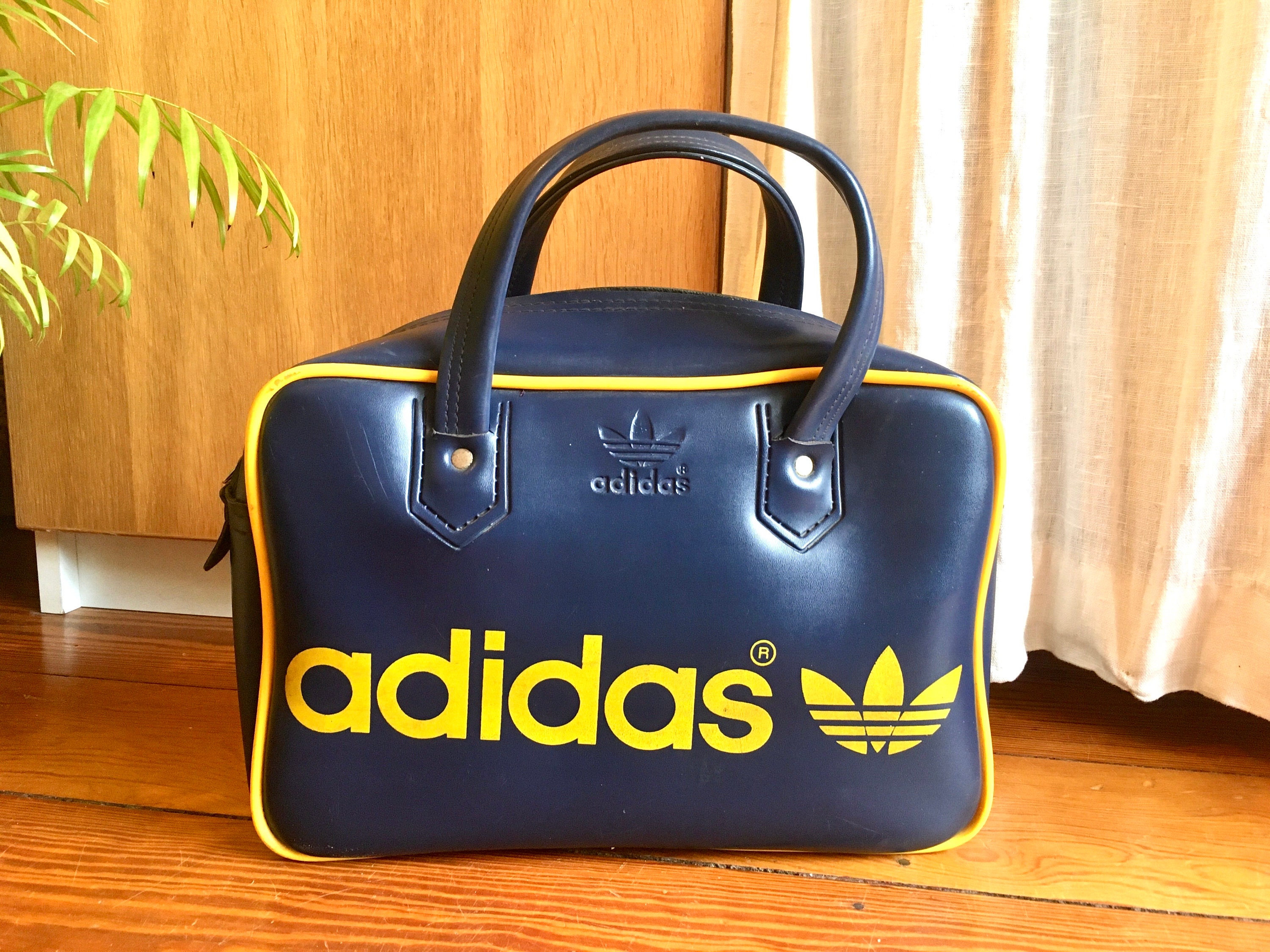 Amazing 70's Adidas Small Handbag Vintage Original Deadstock Amazing 70's Adidas Small Handbag Vintage Original Deadstock
