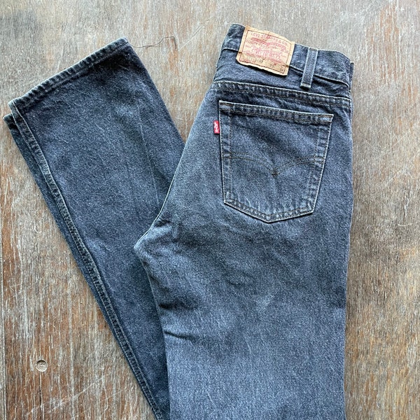 1980s Faded Black Levis Button Fly Denim Jeans (27x33 medido)