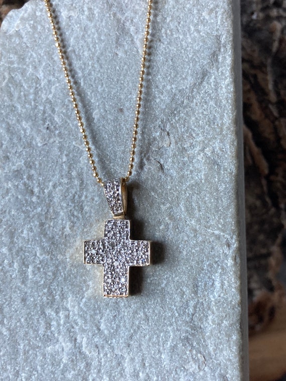 A Stunning Chunky Modern 18ct Gold Diamond Cross … - image 3