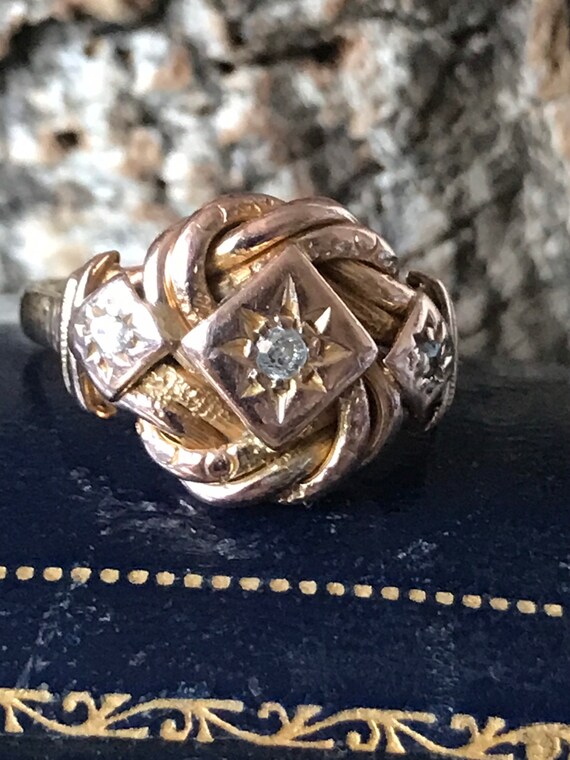 A Wonderful Vintage 9ct Gold And Diamond Knot Rin… - image 10