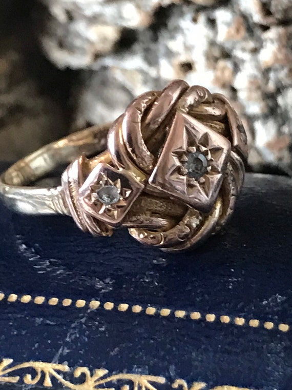 A Wonderful Vintage 9ct Gold And Diamond Knot Rin… - image 2