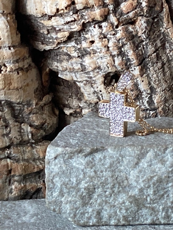 A Stunning Chunky Modern 18ct Gold Diamond Cross … - image 8