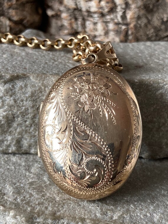 A Stunning 9ct Gold Oval Hand Engraved Locket and Chain SKU4860 Etsy