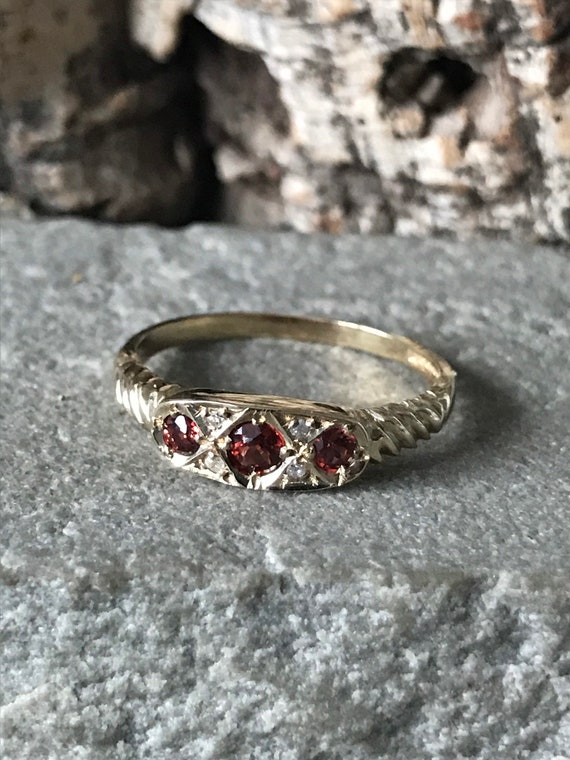 Garnet trilogy ring deals