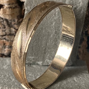 A Lovely Vintage 1960/70s Rolled Gold Bangle     SKU8197