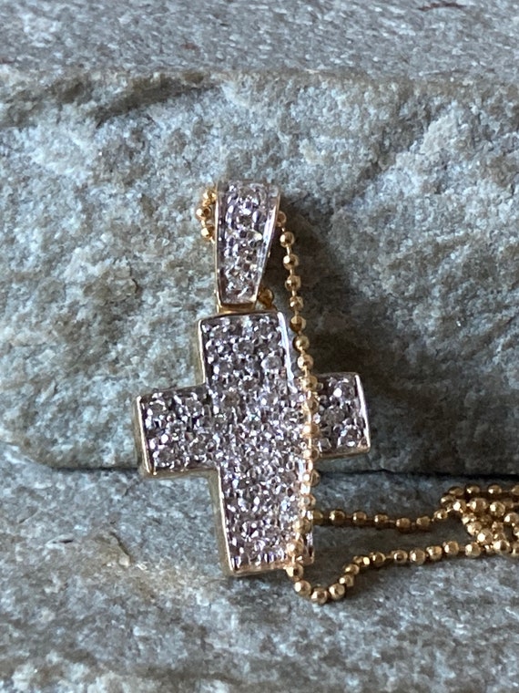 A Stunning Chunky Modern 18ct Gold Diamond Cross … - image 5