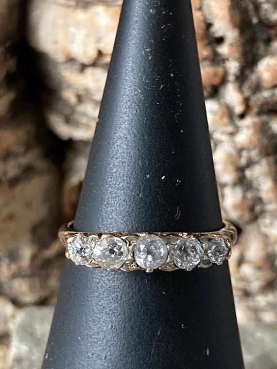 A Wonderful Victorian 5 Stone Diamond Ring     SKU