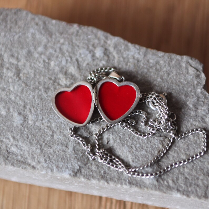 A Pretty Silver Heart Shaped Locket SKU