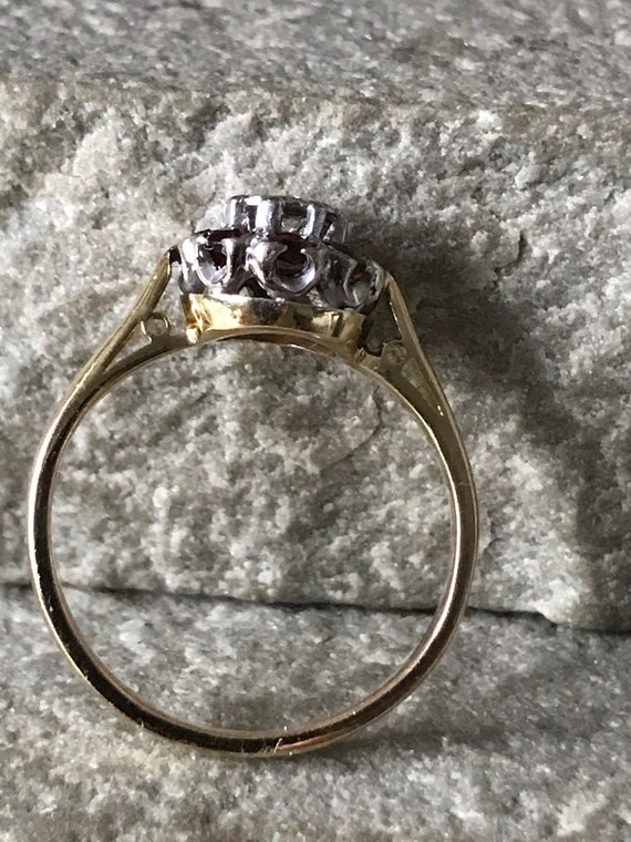 A Gorgeous Vintage 18ct Garnet And Diamond  Clust… - image 4