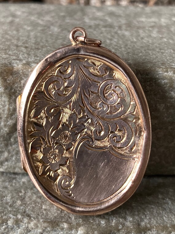 A Wonderful Vintage 9ct Gold Bk And Ft Locket     