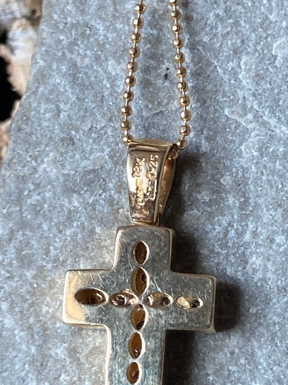 A Stunning Chunky Modern 18ct Gold Diamond Cross … - image 4