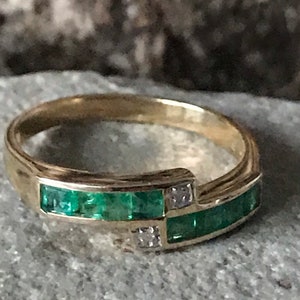 A Stylish Emerald  And Diamond Ring   SKU3523