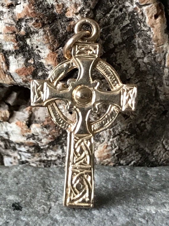 9ct gold celtic cross pendant clearance